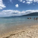 Makedos Sea View דירה